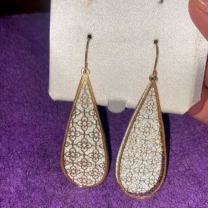 Elegant tear drop earrings
